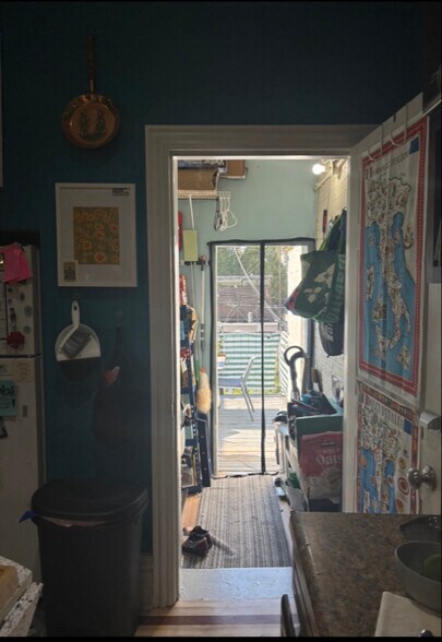 Building Photo - 530 N Oakley Blvd