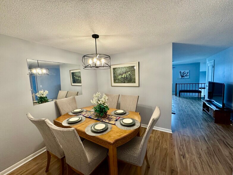 Building Photo - 300 Brittany Farms Rd