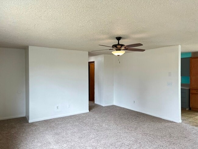 Building Photo - 3Bd/1Ba Single Story House - Available Now!