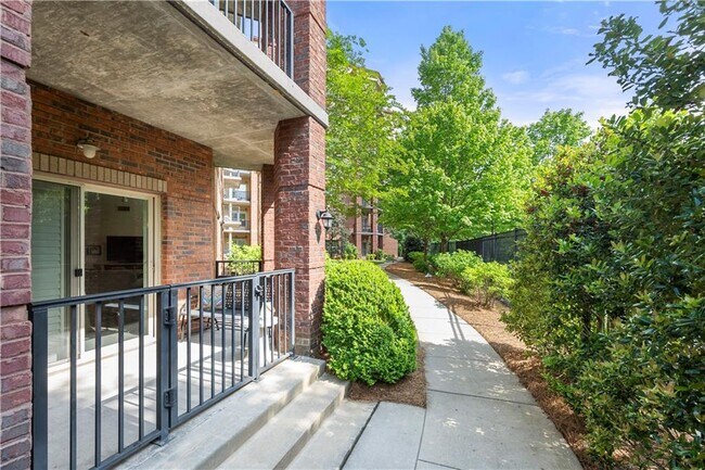 Building Photo - 200 River Vista Drive