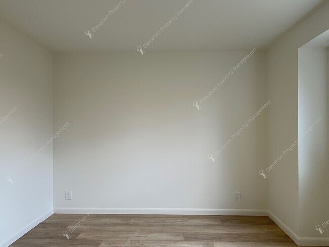 Building Photo - Bright Redmond Duplex — Steps from Umatilla Sports Complex, Garage & Fenced Yard