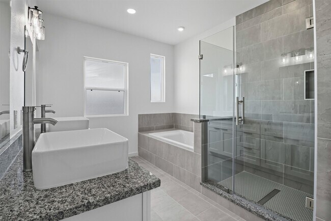 Building Photo - 2927 El Fenice Ln