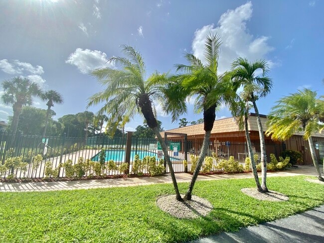 Building Photo - 4325 Oak Terrace Dr