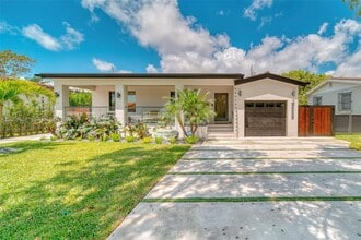 Building Photo - 1940 SW 32nd Pl