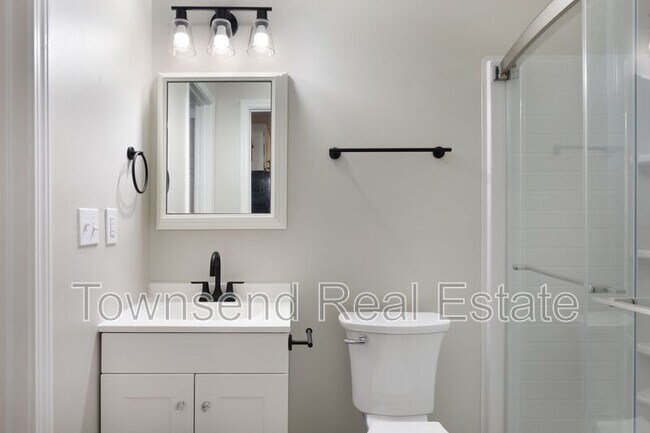 Building Photo - 5845 Century Oaks Dr