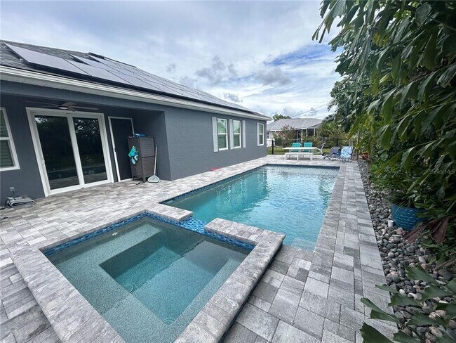 Building Photo - 25427 Doredo Dr