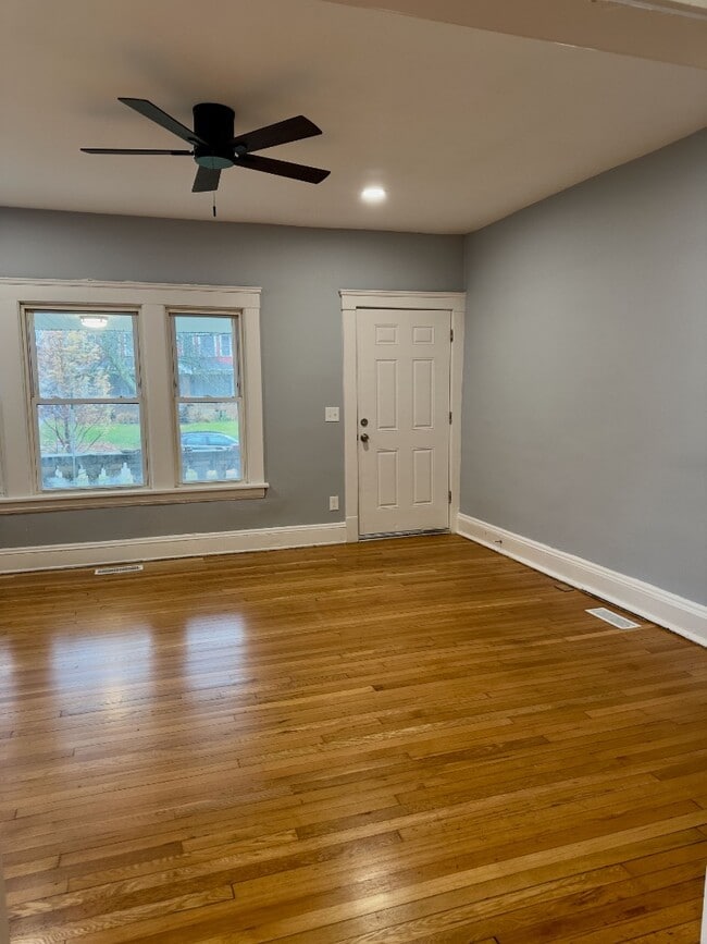 Building Photo - 2407 Woodmere Dr