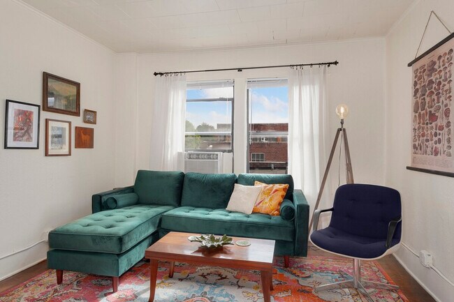 Building Photo - 110 W Meadow St