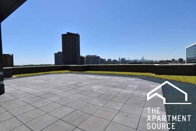 Building Photo - 3833 N Broadway