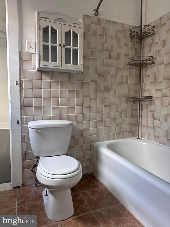 Building Photo - 411 Burmont Rd