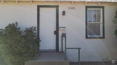 Building Photo - ADORABLE HOME ON LARGE LOT