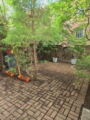 Building Photo - Upscale beautiful and spacious 3-bedroom, 2.5-bathroom apartment Oakland/Shadyside area