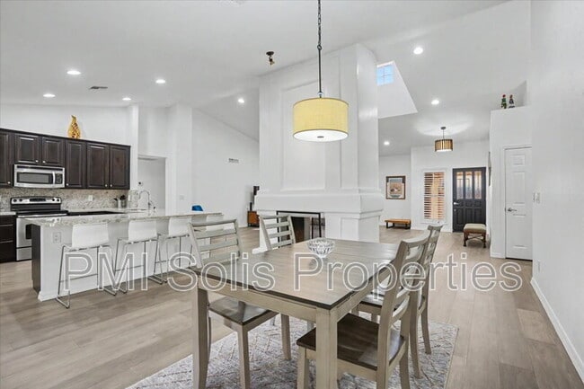 Building Photo - 10198 E San Salvador Dr