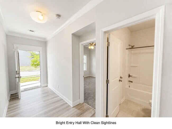 Building Photo - Spacious 4BR/3BA Home with First Floor Suite &  Loft