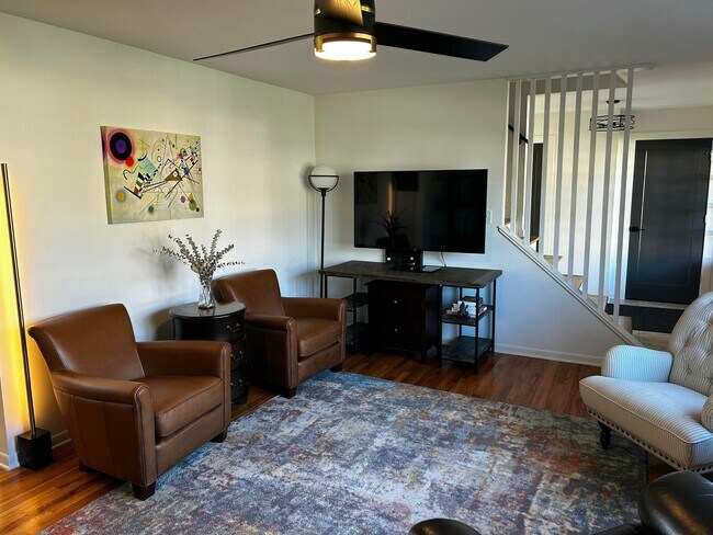 Building Photo - 487 Longfellow Ave