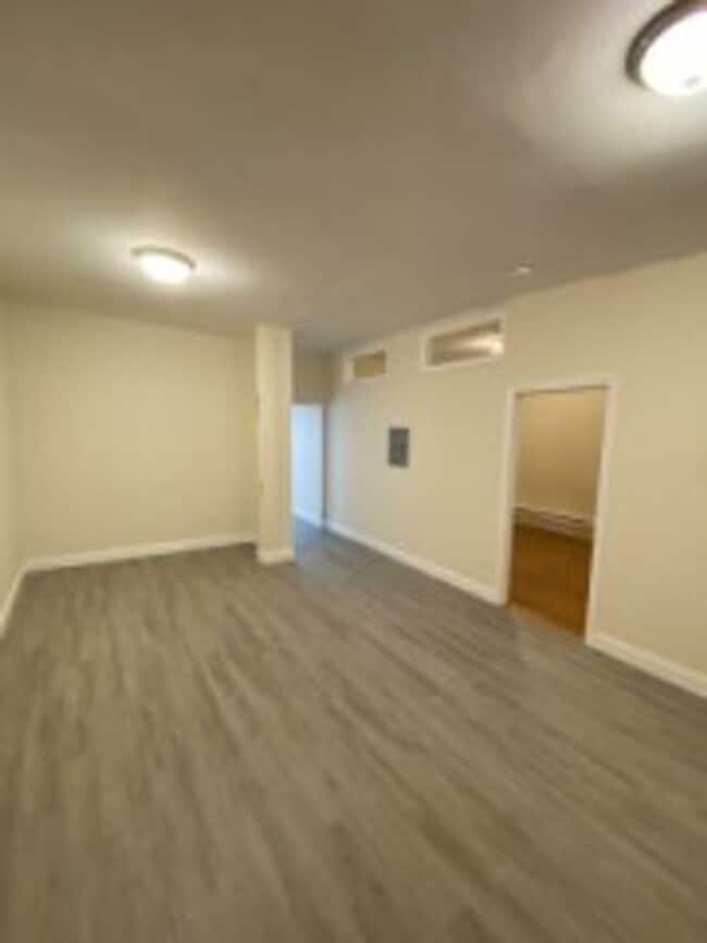 Building Photo - KENMORE (BU/NEU) 3 bed 1.5 bath - 9/1 - NO FEE