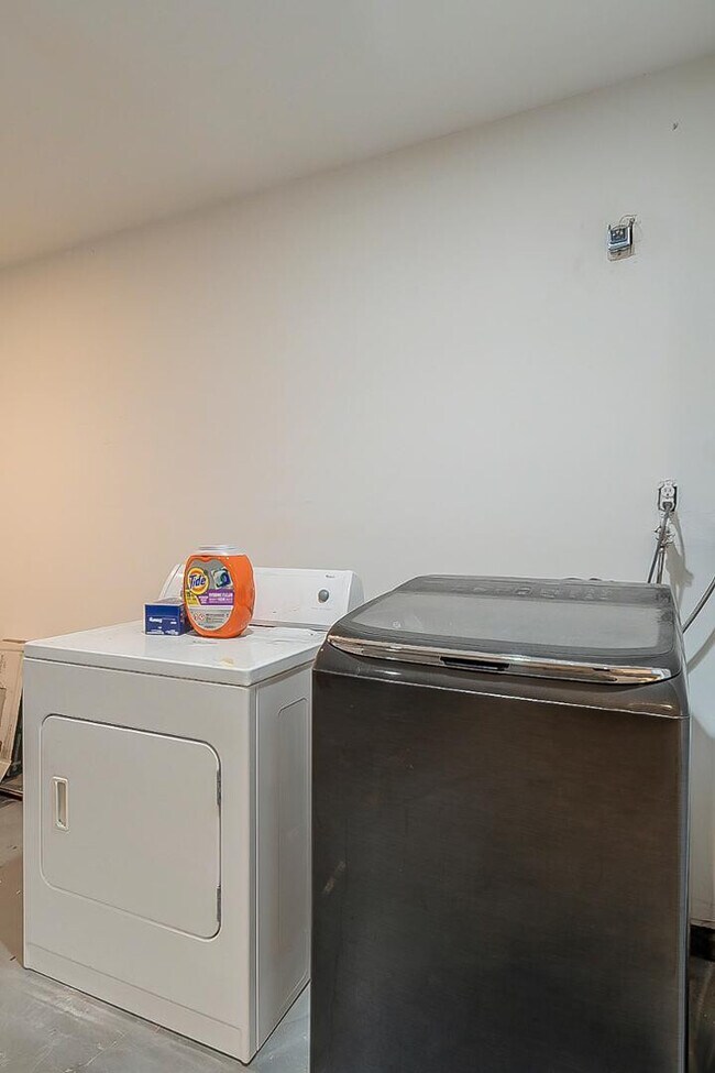 Building Photo - 2534 N 87th Way