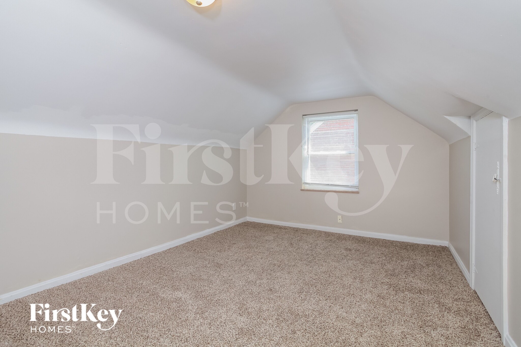 Building Photo - 5256 Ponce Ln