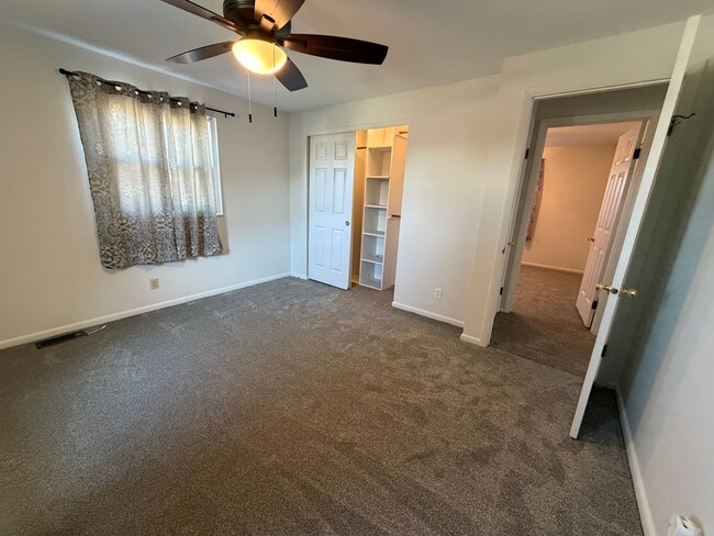 Building Photo - Awesome Three Bedroom/Two Bath Home In Rona Hills/Fairborn