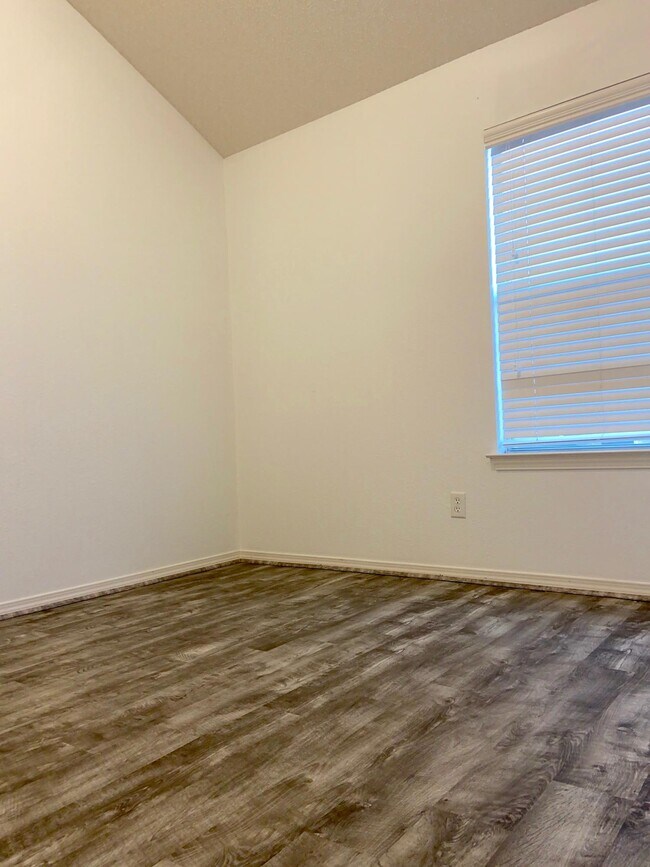 Building Photo - 1470 Senda Del Sol Ln