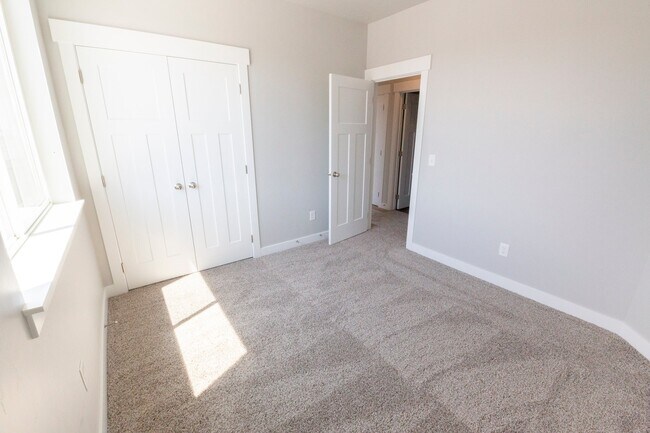 Building Photo - 734 N 260 W