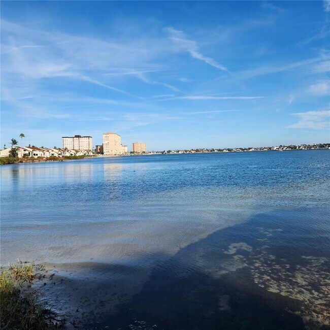 Building Photo - 6104 Palma Del Mar Blvd S
