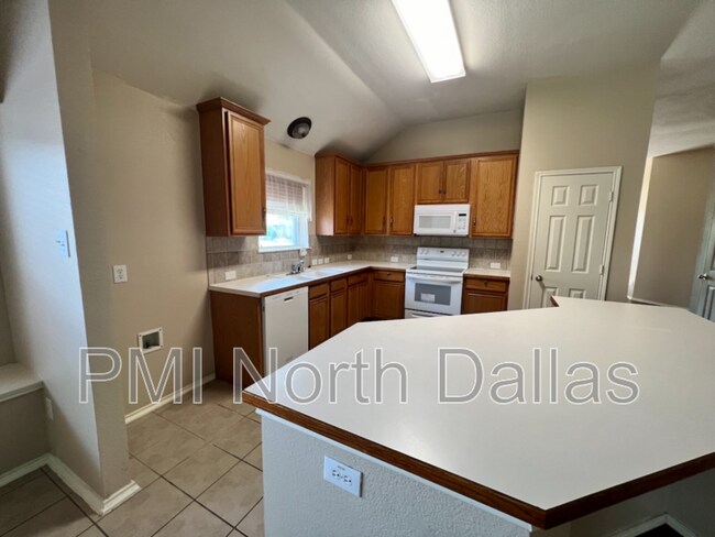 Building Photo - 5812 White Pine Dr