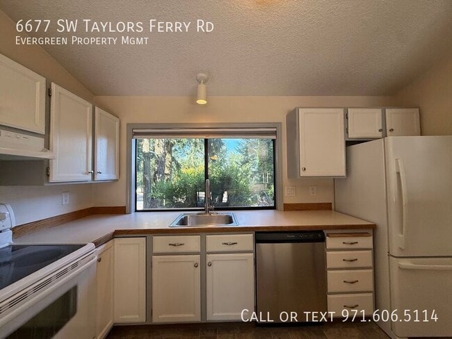 Building Photo - 6677 SW Taylors Ferry Rd