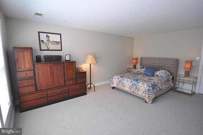 Building Photo - 7976 Vigne Ct