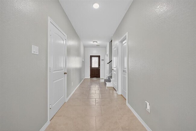 Building Photo - 154 Meadow Grove Dr