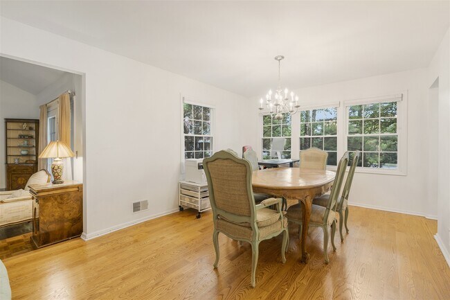 Building Photo - 9 Northbridge Pl