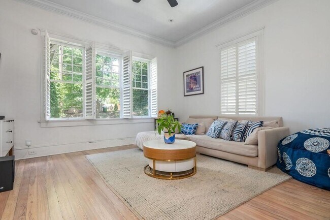 Building Photo - 242 Haralson Ave NE