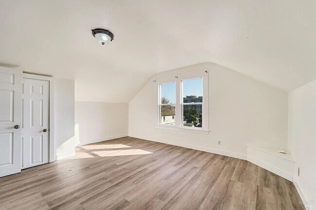 Building Photo - 302 Carolina St