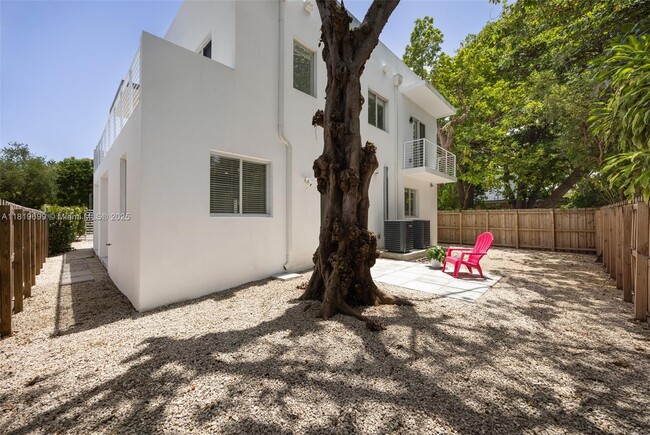 Building Photo - 3787 Thomas Ave