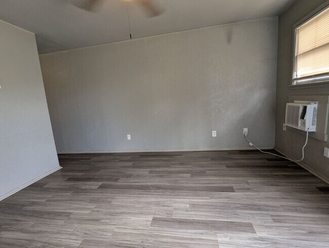 Building Photo - 535 42nd St
