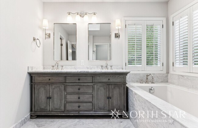 Building Photo - Beautiful Home Near Westlake Park