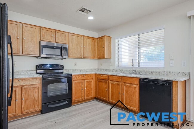 Building Photo - Desirable Coldwater Springs Neighborhood!