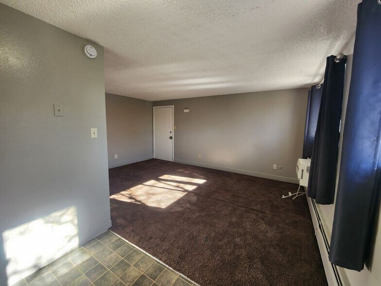 Building Photo - 1941 Clinton St