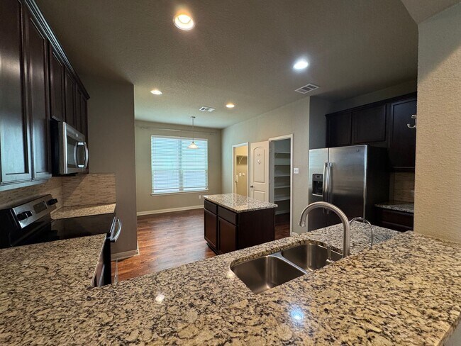 Building Photo - 4-Bedroom House for Rent in Killeen
