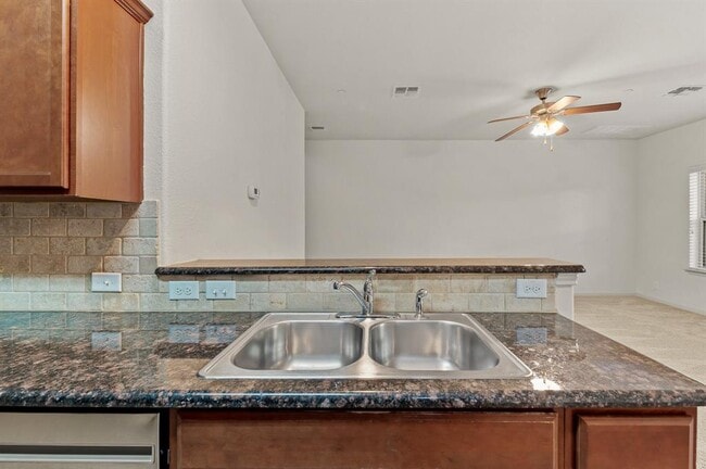 Building Photo - 1620 Bryant Dr