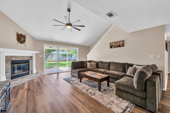Building Photo - 4559 Castlewood Ln