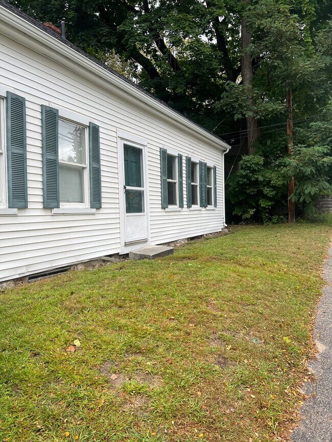 Building Photo - 5 Elm St