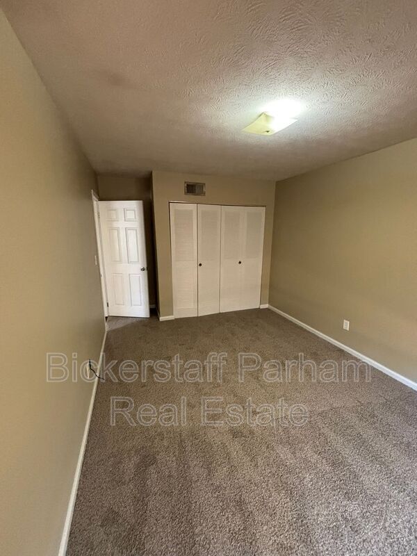 Building Photo - 1247 Kings Mountain Ct