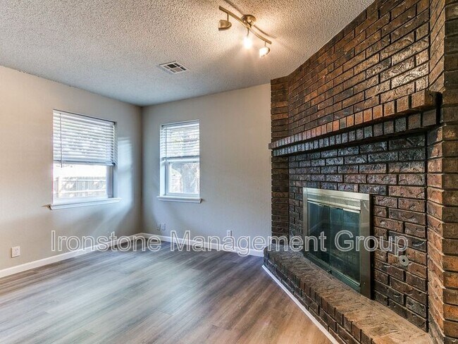Building Photo - 12013 S Gum Ave