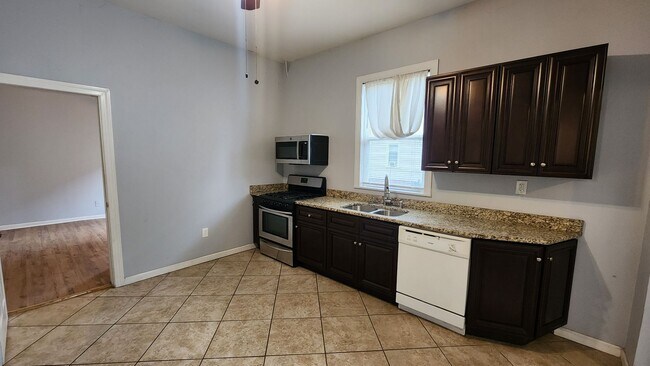 Building Photo - Lamberts Point