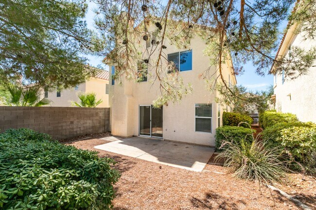 Building Photo - SUMMERLIN, SPACIOUS, 4 BED HOME WHITH A LARGE BACKYARD