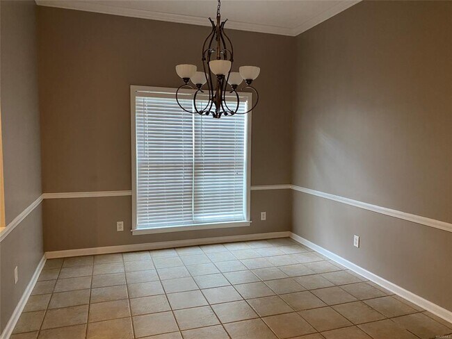 Building Photo - 1924 Dundee Dr