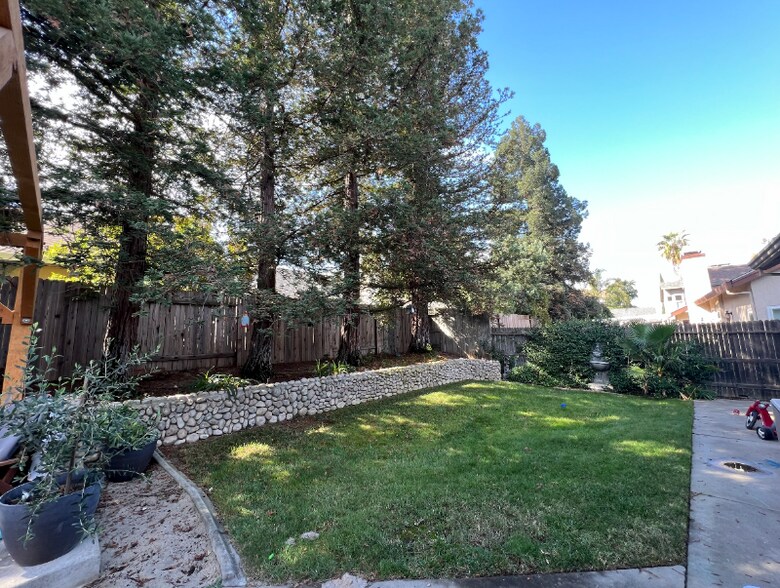 Building Photo - 9212 Redwater Dr