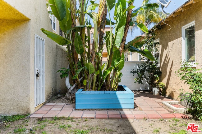 Building Photo - 1533 Meadowbrook Ave