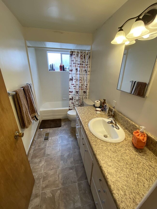 Building Photo - 486 W 100 N